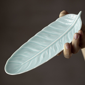 Assiette à fruits en céramique en forme de feuille, plat à dessert créatif en porcelaine pour table à thé, plateau d'offrande de mariage et de fiançailles, style rétro de luxe - Product Image 2