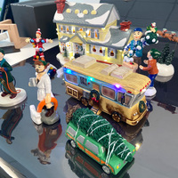 Maisons de village de Noël en résine DAMAI avec lumière LED blanc chaud, fonctionnant à piles, modèle d'ornement de Noël 2024082602-M