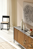 Buffet moderne Japandi en chêne massif et bois d'orme, grand meuble de rangement cannelé bicolore noir pour salon