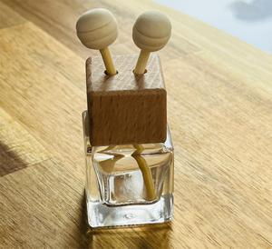 Nhà máy sản xuất Tùy Chỉnh Treo Rỗng Xe khuếch tán hương thơm chai với nắp bằng gỗ - Product Image 6