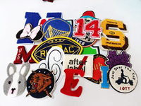 Gros 3D Brodé Chenille Badges Grand Fer-Sur Logo Patches Crochet Boucle Divers Types Appliques pour Vêtements Chapeaux 1-3 Jours