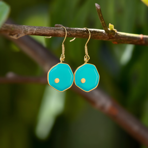 Pendientes de Moda, Acero Inoxidable 316L, Baño de Oro PVD, Resistentes y Sostenibles, Color Verde Azulado, Forma Hexagonal - Product Image 3