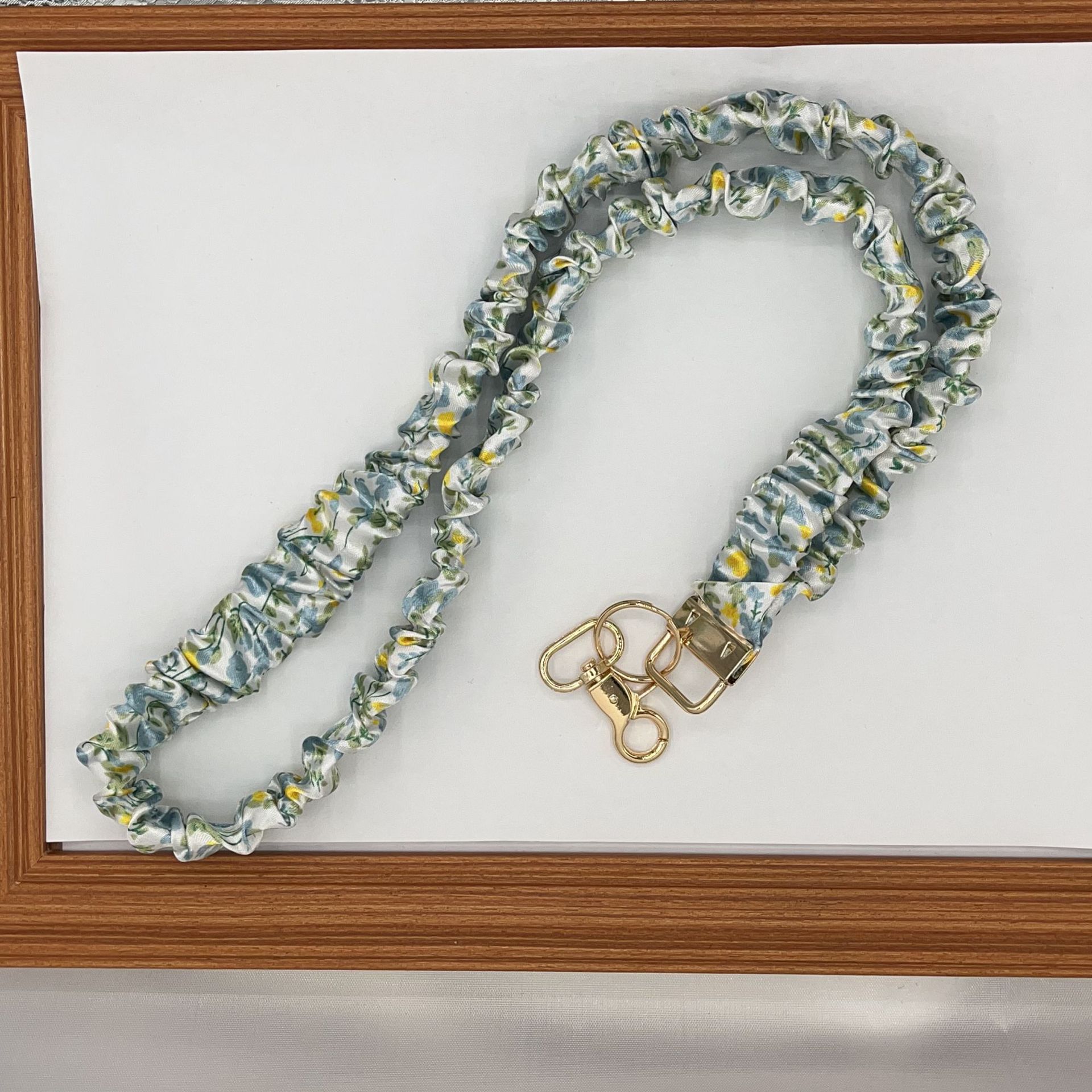 Fleur bleue et jaune