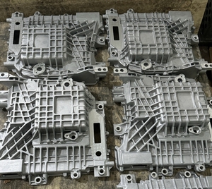 تصنيع دقيق بالتحكم الرقمي بالحاسوب |   معالجة سطحية بالبروشينج لقطع معدنية خماسية المحاور من سبائك الألومنيوم والفولاذ المقاوم للصدأ - Product Image 2