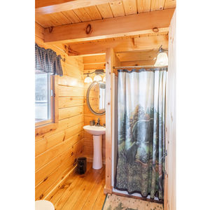 Casa de madera prefabricada de dos dormitorios con encanto costero a tiro de piedra de la playa de arena y la vista al mar - Product Image 5