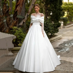 Robes de mariée vintage personnalisées en dentelle, col haut, manches longues, appliques, magnifique robe de mariée, robe de <span class=keywords><strong>princesse</strong></span> - Product Image 1