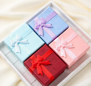 Caja de Dos Piezas Cuadrada de Papel Especial con Textura Multicolor, Hecha a Mano y Ecológica, con Cierre Magnético y Decoración de Satén - Product Image 2