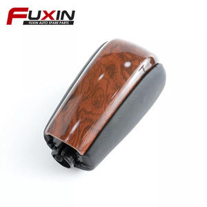 Poignée de levier de vitesse de voiture Fuxin en fibre de carbone ergonomique compatible avec Toyota Prado - Product Image 5