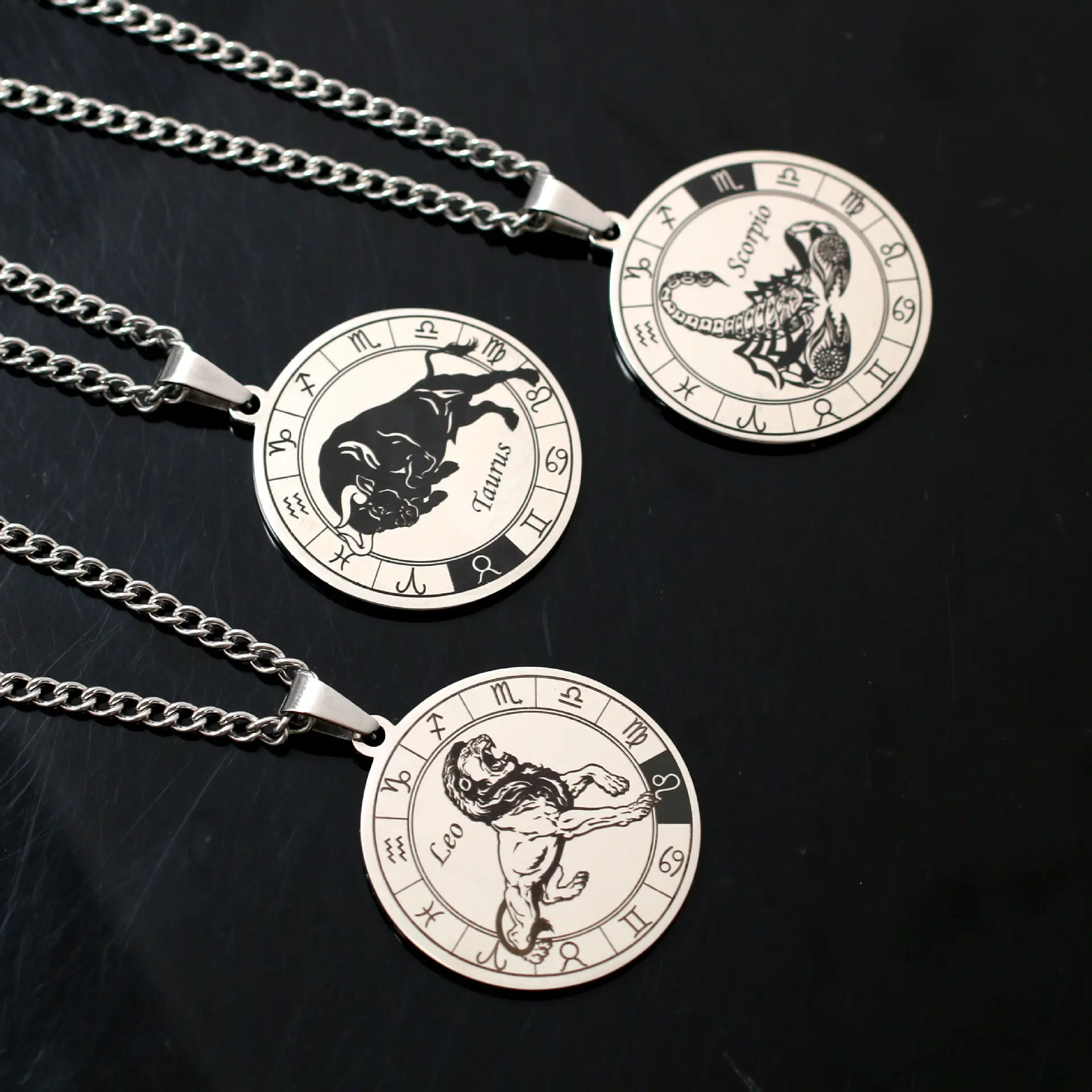 Vente en gros en acier inoxydable Horoscope 12 Signe du zodiaque Lion Animal Rond Pièce Disque Pendentif pour hommes collier