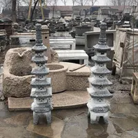 जापानी rokkaku yukimi उद्यान पत्थर लालटेन