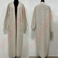 Cardigan long pour femme en tricot popcorn tendance style 'Coastal Grandma', texture bulle, coupe oversize, avec poches