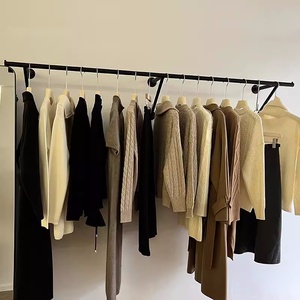 Semplice moderno appendiabiti al dettaglio negozio di abbigliamento nero a parete tubo appendiabiti per negozio di abbigliamento - Product Image 4