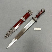 Épée historique médiévale gravée, type couteau de boucher, inspirée des Romains, des Vikings et des Chevaliers, avec fourreau rouge, modèle miniature professionnel