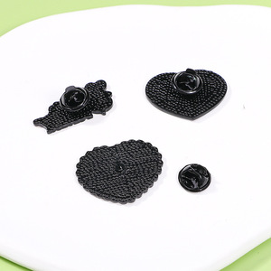 Yini หมุดโลหะผสมสังกะสีทำจากเรซินอีพ็อกซี่รูปหัวใจและ<span class=keywords><strong>น</strong></span>กฟลามิงโก6ชิ้นสำหรับวั<span class=keywords><strong>น</strong></span>วาเล<span class=keywords><strong>น</strong></span>ไท<span class=keywords><strong>น</strong></span>์ขายส่ง - Product Image 3