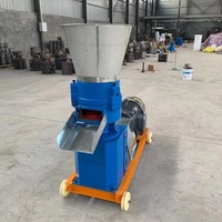 Machine à granulés d'aliments pour animaux largement utilisée pour les poulets, les vaches, les chevaux, machine à granulés d'aliments pour poulets à grande vitesse pour les fermes
