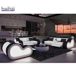 أريكة بتصميم جديد مع مسند ذراع مضاء بتقنية LED، أثاث أوروبي حديث مخصص من المصنع - Product Image 1