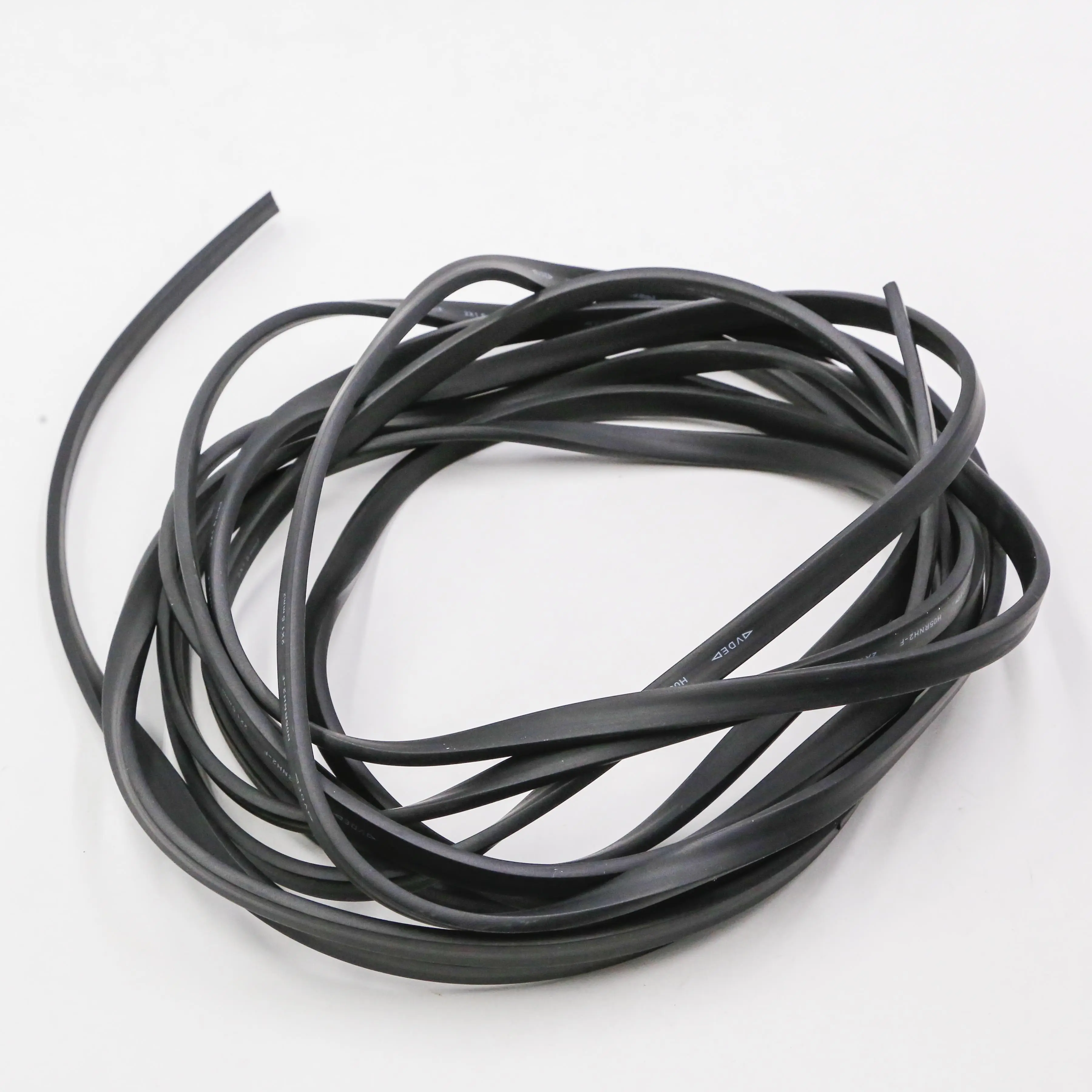 Kabel Fleksibel Datar VDE 1.5-8 DIN H05RNH2-F, 3*0282 Mm dengan Antiair