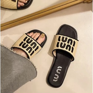 Sandales tongs en cuir tressé de créateur 2026 pour un confort pieds nus, souples et à bout ouvert, idéales pour l'été, l'hiver, le printemps et les sorties à la plage - Product Image 1