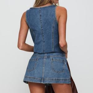 Conjunto de mezclilla para mujer del fabricante: Chaqueta sin mangas casual y falda de talle bajo con corte en A, 100% algodón, lavado ácido, efecto desgastado vintage. - Product Image 2