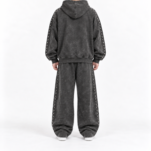 Ensemble de survêtement gris foncé à capuche pour homme avec imprimé drapeau américain et clous, style streetwear, coupe ample, sweat-shirt et pantalon pleine longueur - Product Image 2
