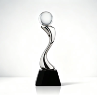 Trophées en métal durables faits à la main, concept doré en forme de S, avec boule de cristal, design 3D, impression UV, style moderne
