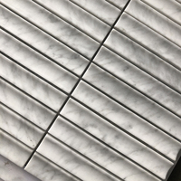 Panneau concave YDSTONE Carreaux de dalle de marbre cannelé blanc de Carrare Marbre naturel poli pour la décoration intérieure et l'utilisation du sol