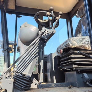 รถเกรดเดอร์มือสอง Caterpillar สภาพดีเยี่ยม รักษาดีเยี่ยม ผลิตในจีน - Product Image 4