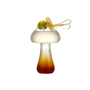 Verre à cocktail créatif en forme de champignon de 300 ml, verre à martini, tasse pour la décoration de table de fête, bar, club, fabriqué au Vietnam - Product Image 1