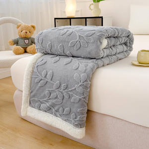 Poème de Kimberel couleur unie agneau Sherpa épaissi tuff polaire Jacquard mignon motif corail flanelle canapé-lit couverture couverture moderne - Product Image 1