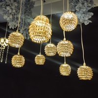 Accessoires de mariage, lustre à boules blanc laiteux à 10 têtes, guirlande lumineuse suspendue, luminaire suspendu pour la décoration de fête de mariage