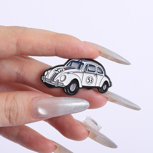 Nuevo diseño Retro <span class=keywords><strong>escarabajo</strong></span> forma de <span class=keywords><strong>coche</strong></span> cubierta broche esmalte Pin modelo negro níquel divertido solapa insignia ropa joyería regalo promocional - Product Image 4