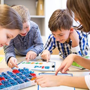 Juegos de Alfabetos Magnéticos en Inglés con Tablero Magnético, Juguetes Educativos de Aprendizaje para Niños, Bloques de Construcción de Letras Magnéticas - Product Image 4