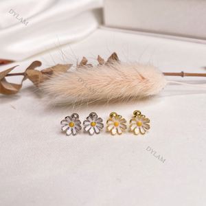 Dylam Custom Wholesale 925 Tiny Sterling Silver <b>Daisy</b> Flower Stud Earrings Ladies Silver 18k Gold Plated Screw Earring - Product Image 2