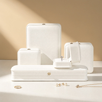 Coffret à bijoux Zebopak en cuir PU blanc luxueux avec emblème couronne pour l'emballage de bagues de mariage, colliers et bracelets