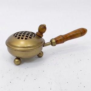 Nouveau brûleur à bakhoor créatif en fer de qualité supérieure, brûleur d'encens Oud avec couvercle et poignée en bois, écologique printemps-été - Product Image 1