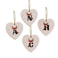 Ornement de Noël en céramique personnalisé en forme de cœur, avec initiales et nom gravés, design renne, décoration de sapin