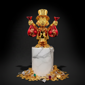 Figura Coleccionable Exclusiva de Scrooge McDuck en Dorado con Bolsas de Dinero Rojas - Escultura Pop Art de Lujo para Decoración de Alta Gama para el Hogar y la Oficina - Product Image 2