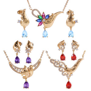 Conjunto de Joyería con Forma de Caballito de Mar Chapado en Oro - 3 Estilos de Collar y Pendientes de Cristal Coloridos para Mujeres, Bodas y Fiestas - Product Image 1