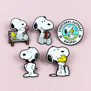 Spilla Creativa con Immagine Animata di Snoopy, Simpatico Distintivo per Zaino a Forma di Piccolo Animale, Tecnica Drip Oil, Disponibile all'Ingrosso - Product Image 2