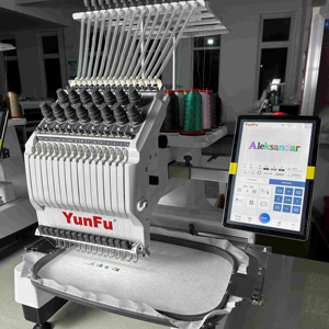 ماكينة تطريز الكمبيوتر الأوتوماتيكية بالكامل برأس واحد 15 إبرة لتطريز الملابس والبقع الجلدية-للاستخدام المنزلي - Product Image 1