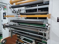 Machine de laminage sans solvant à haute stabilité pour rouleaux de laminés PET et PE