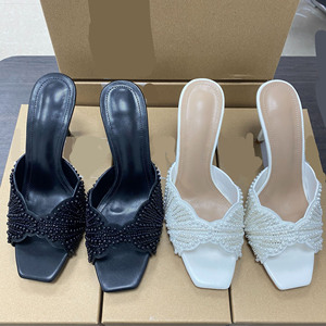 Nouvelles sandales d'été à talon haut carré décorées de perles pour femmes, chaussures polyvalentes style mule à talon fin et bout ouvert pour femmes - Product Image 1