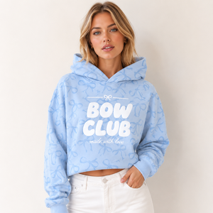 Sweat à capuche court pour femme avec imprimé graphique, épaules tombantes, impression 3D en relief, mélange de coton molletonné, style streetwear décontracté, certifié OEKO-TEX - Product Image 1