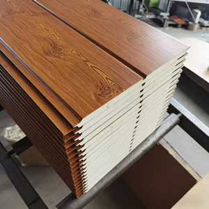 Materiales de Construcción, Bloques de Aislamiento de PU ICF, Panel Sándwich para Techos de Almacenes, Paredes de Baños y Edificios - Product Image 1