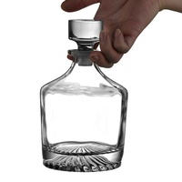 N66 Design moderne Décanteur à whisky Bouteille en verre transparent avec texture torsadée au fond Article en vente chaude