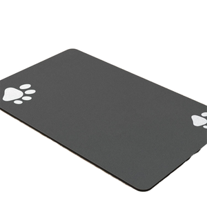 Tapis pour chien antidérapant rectangulaire de luxe avec motif d'empreintes de pattes d'animaux, matériau en cuir écologique, toutes saisons - Product Image 1