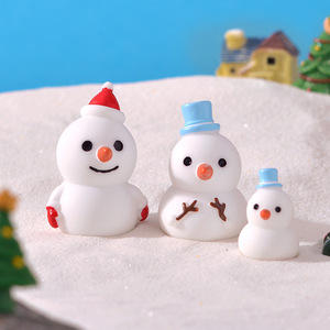 Figurines miniatures de Noël Bonhomme de neige et renne, décorations en résine mignonnes et durables peintes à la main pour le décor de village de Noël, loisirs créatifs et fêtes - Product Image 6