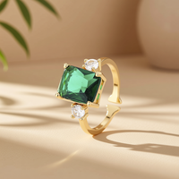 Bague ajustable pour femme en laiton plaqué or 18 carats avec zircon carré à coupe géométrique, style minimaliste et tendance, pour usage quotidien
