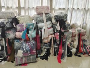 En <span class=keywords><strong>solde</strong></span>, grande quantité, prix d'usine, lot de dentelle noire et blanche de 20 cm, dentelle de Chantilly, bordure de dentelle, tissu en gros pour robe de femme - Product Image 6