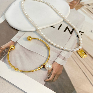 Retro Armreifen Perlen 18k Edelstahl Vergoldet Quadratisches Zeichen <span class=keywords><strong>Set</strong></span> Zirkon Anhänger Perlenkette - Product Image 2